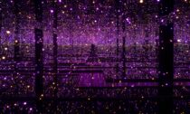 Yayoi Kusama a ukázka z výstavy Infinity Mirror Rooms
