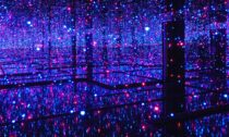 Yayoi Kusama a ukázka z výstavy Infinity Mirror Rooms