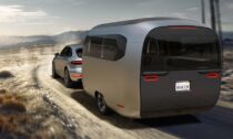 Koncept karavanu Airstream v designu od Studia F. A. Porsche