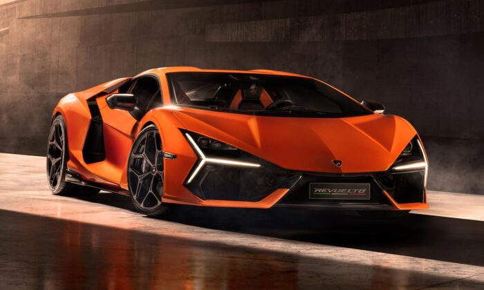 Lamborghini Revuelto je nový supersport s přepracovaným designem a vylepšený o tři elektromotory