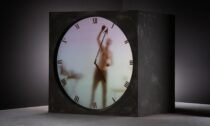 Maarten Baas a jeho hodiny Real Time ve verzi XL The Artist
