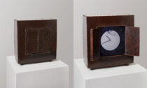 Maarten Baas a jeho hodiny Real Time ve verzi Mantel Clock Confetti