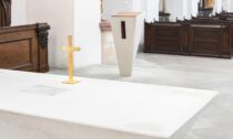 Nový oltář v kostele Povýšení sv. Kříže v Litomyšli