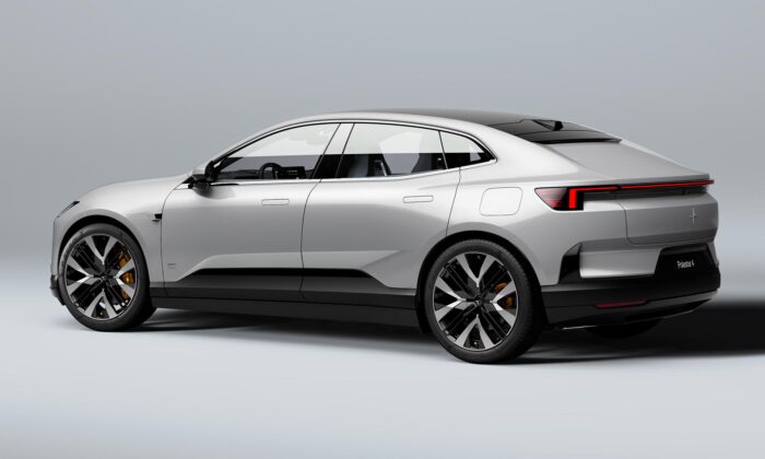 Polestar 4 je povedené SUV coupé s celoprosklenou střechou a bez zadního okna