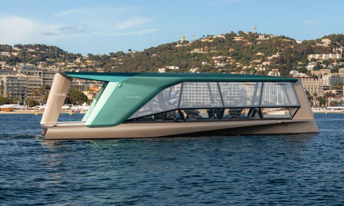 BMW a Tyde nasadili v Cannes svou první velkou elektricky poháněnou loď The Icon