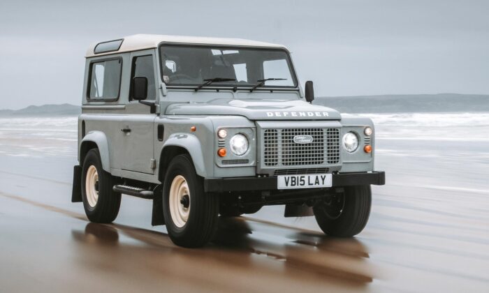 Land Rover přichystal návrat klasického Defenderu v limitované ostrovní verzi Islay Edition
