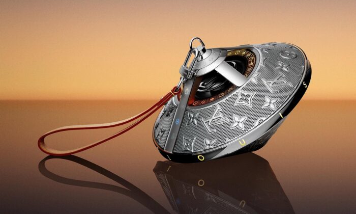Louis Vuitton Horizon Light Up Speaker je přenosný reproduktor s designem kabelky a připomínající UFO