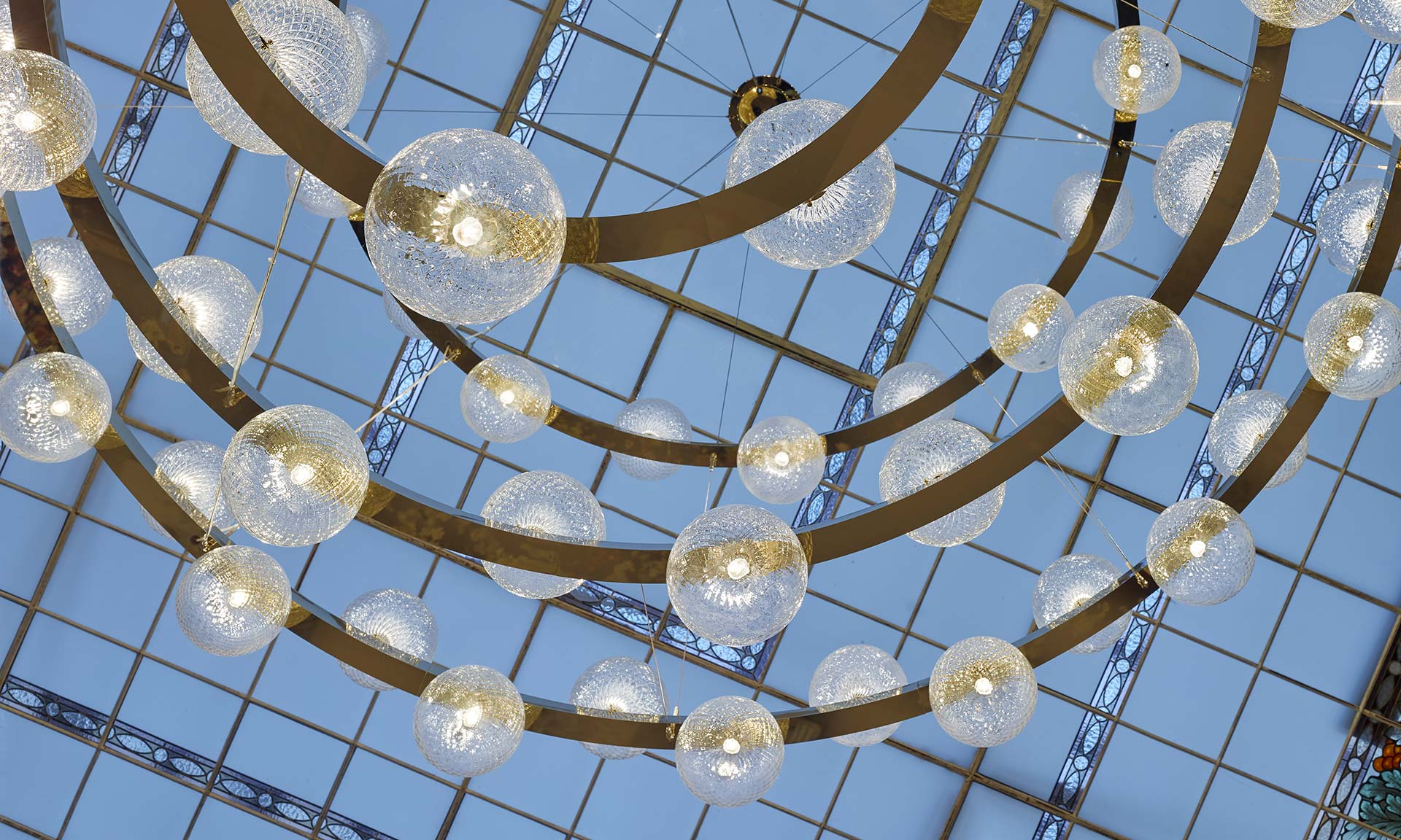 Preciosa vytvořila monumentální svítidlo Bubble Rings pro Grandhotel Pupp v Karlových Varech