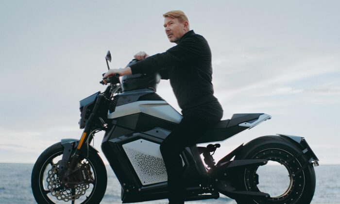 Verge Motorcycles uvádí elektrickou motorku s unikátním zadním kolem v luxusní edici Mika Häkkinen