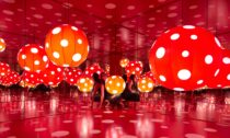 Yayoi Kusama a ukázka z výstavy You, Me and the Balloons