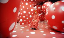 Yayoi Kusama a ukázka z výstavy You, Me and the Balloons