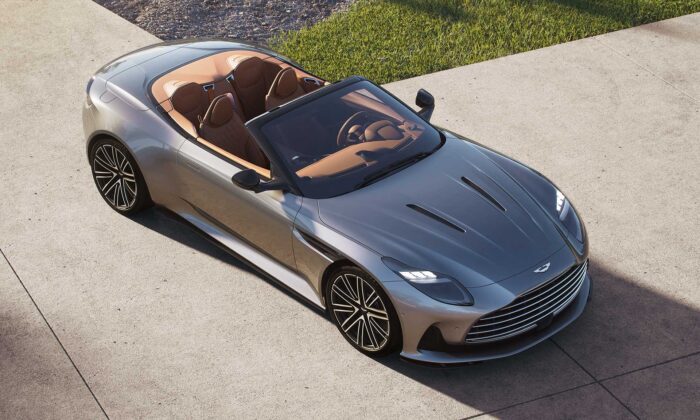 Aston Martin DB12 Volante je první otevřený Super Tourer se skládací střechou
