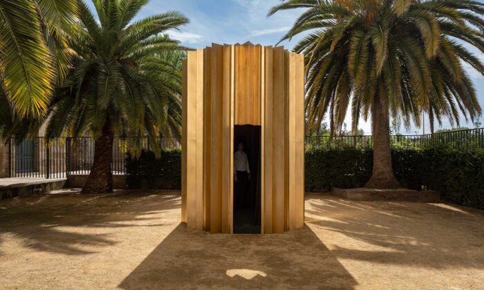 Ve Španělsku postavili z vyztužené hedvábné tkaniny malý pavilon připomínající hvězdu