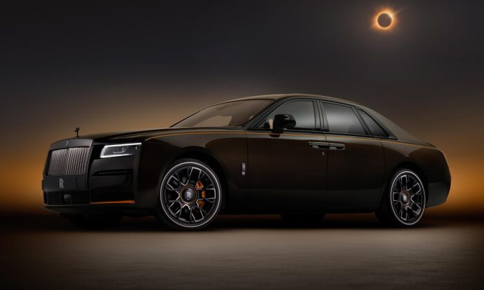 Rolls-Royce Black Badge Ghost Ékleipsis Private Collection je limitovaná edice inspirovaná zatměním Slunce