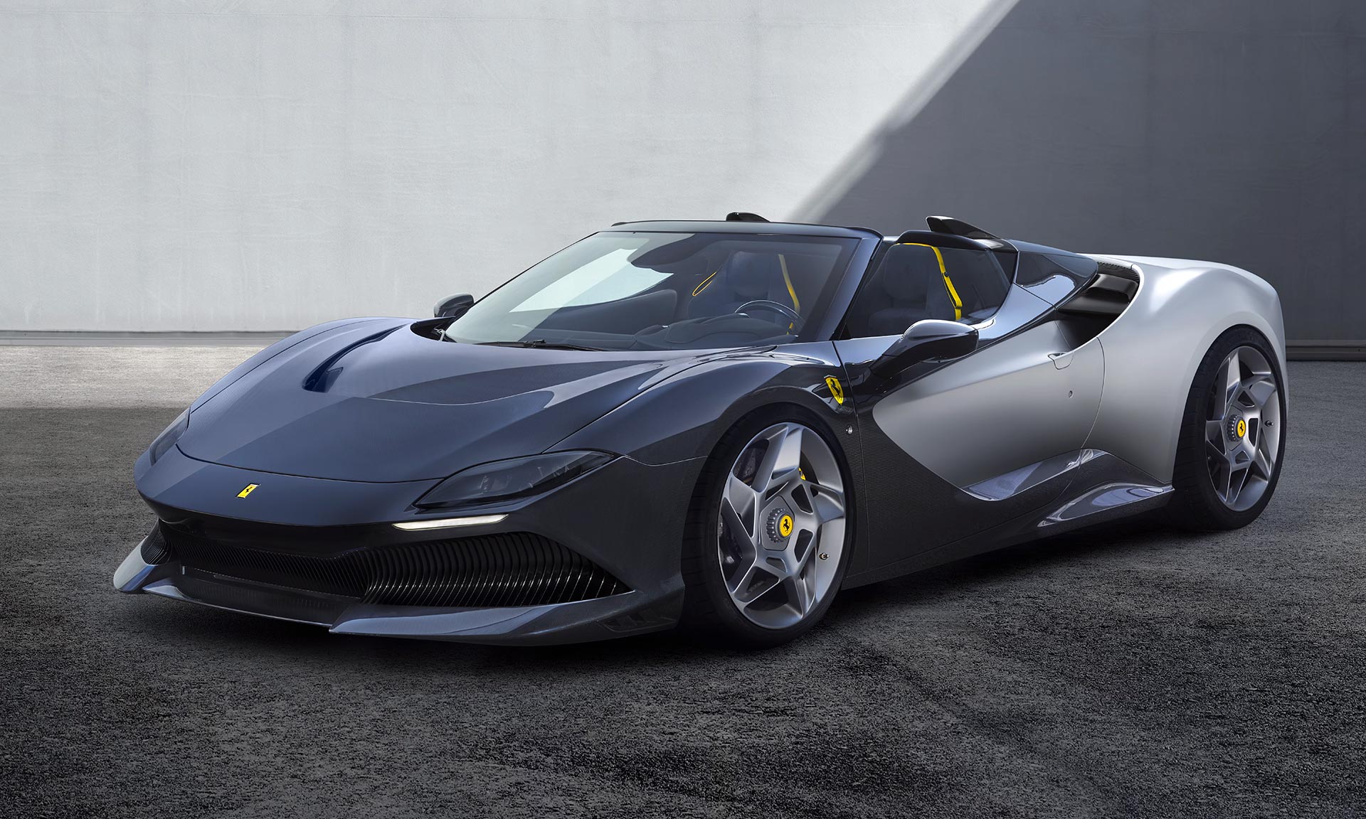 La Ferrari SP-8 è un’auto sportiva unica, costruita su misura, senza tetto fisso e tetto in tela – DesignMag.cz