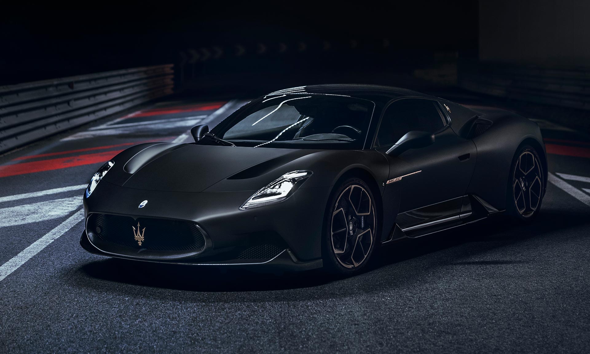 Maserati MC20 Notte è un’auto sportiva in edizione limitata ispirata alle mistiche e intense forze dell’oscurità – DesignMag.cz