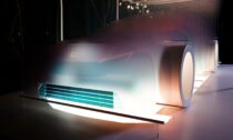 Solarní plastika Lexus LF-ZC s názvem 8 minut a 20 sekund