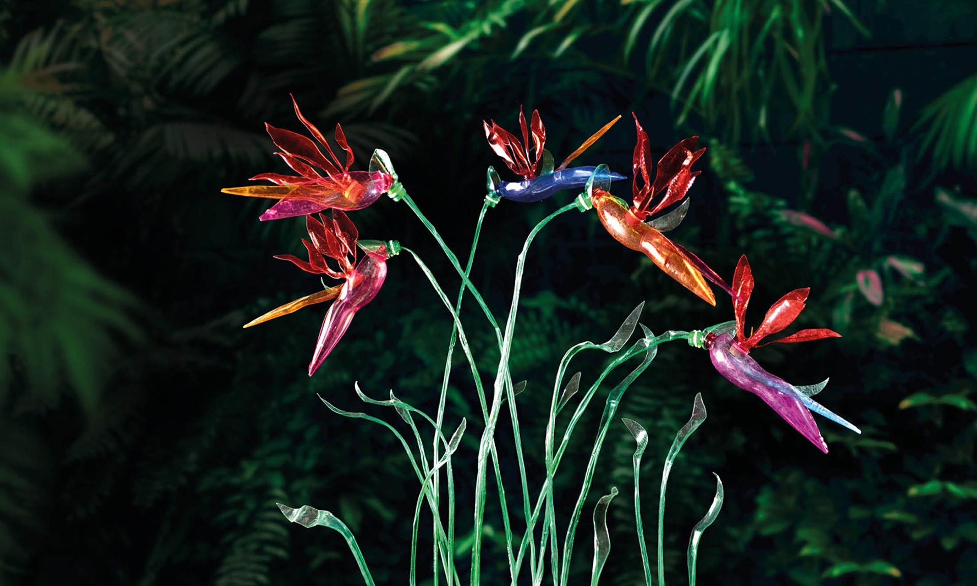 Botanická zahrada vystavuje na 130 tropických rostlin a zvířat vyrobených z PET láhví sochařkou Veronikou Richterovou
