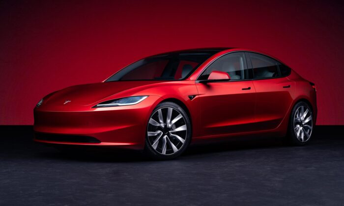 Tesla omladila Model 3 a dala mu inovovaný design exteriéru i přepracovaný interiér