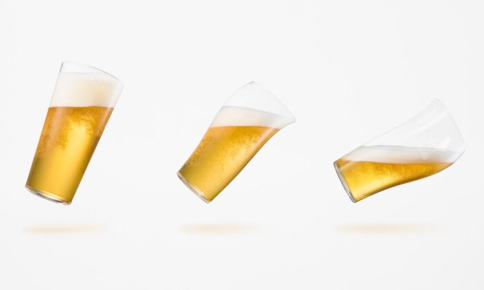 Nendo navrhlo perfektní sklenici s třemi způsoby pití piva pro jeho dokonalé vychutnání