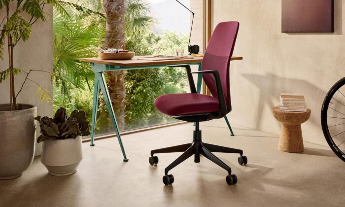Antonio Citterio navrhl pro značku Vitra kancelářskou židli ACX s čistými liniemi