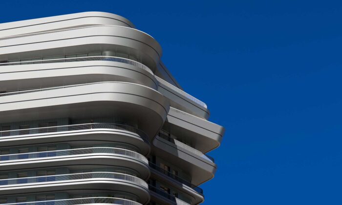 Zaha Hadid Architects přestaví první výškovou budovu v Monaku a přidají jí organicky tvarovanou korunu