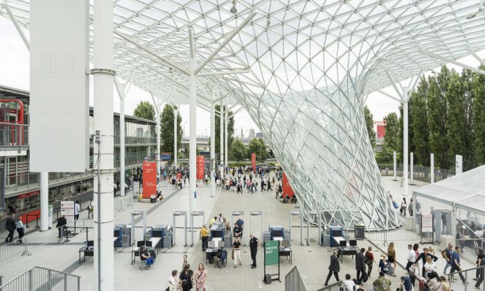 Milánský týden designu láká na nabitý veletrh Salone del Mobile i instalaci od Davida Lynche