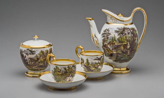 Praha otevřela velkou retrospektivní výstavu Český porcelán tří století s exponáty z let 1792 až 2024