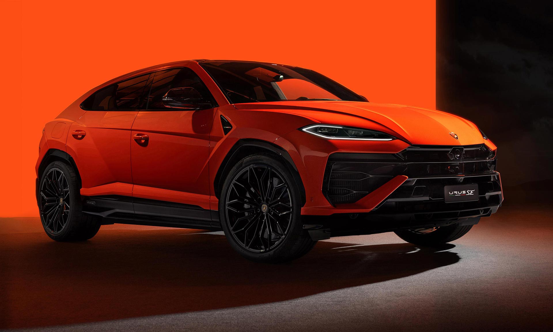 Lamborghini Urus SE dostává upravený design včetně interiéru a výkonnější plug-in hybridní pohon