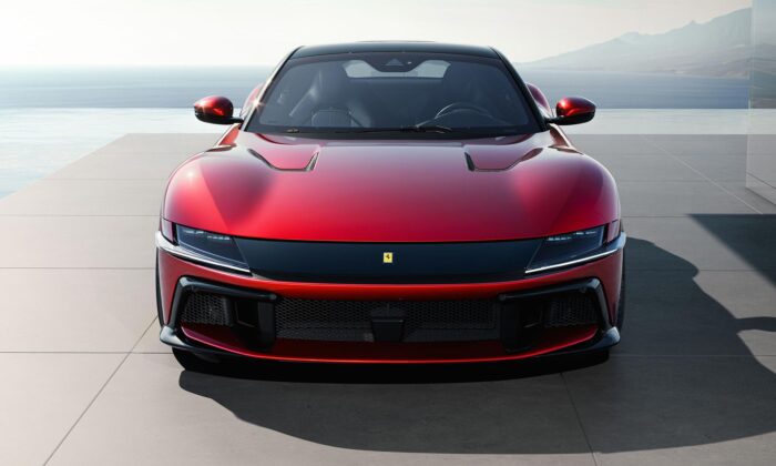 Ferrari 12Cilindri je odvážný sporťák pro znalce se zcela novým designérským jazykem