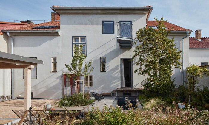 Přes sto let starý dům lékárníka v Jindřichově Hradci prošel rekonstrukcí a má pestrobarevný interiér