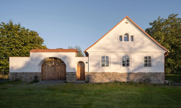 Ve vesnici u Kladrub bylo zrekonstruováno staré venkovské stavení na příjemné moderní bydlení