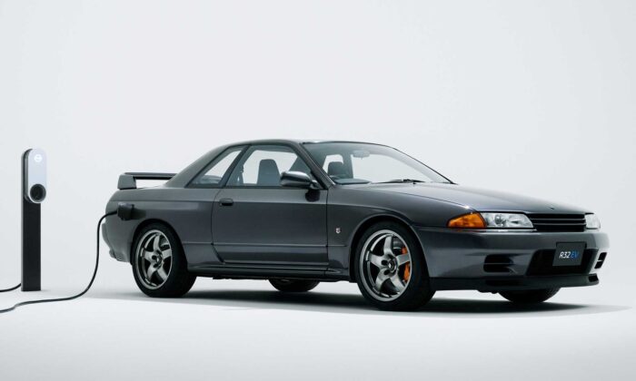 Nissan oživil sporťák retro Skyline GT-R novou elektrickou verzí v téměř identickém designu