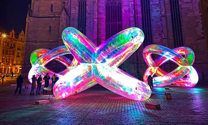Plzeňský festival světla Blik Blik rozsvítí město dvaceti instalacemi a videomappingem