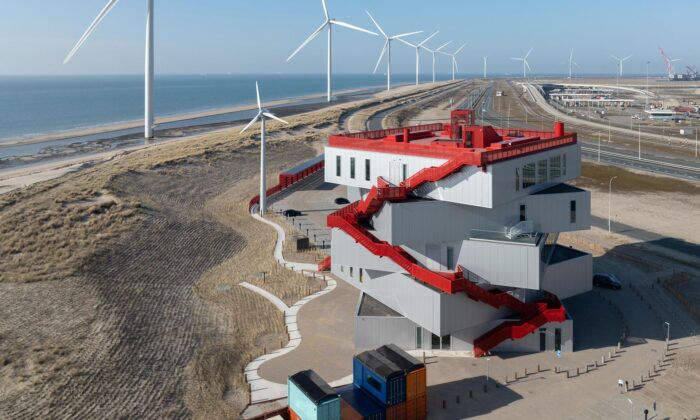 Rotterdam mění svůj přístav a otevřel návštěvnické centrum Portlantis s naučnými expozicemi a rozhlednou