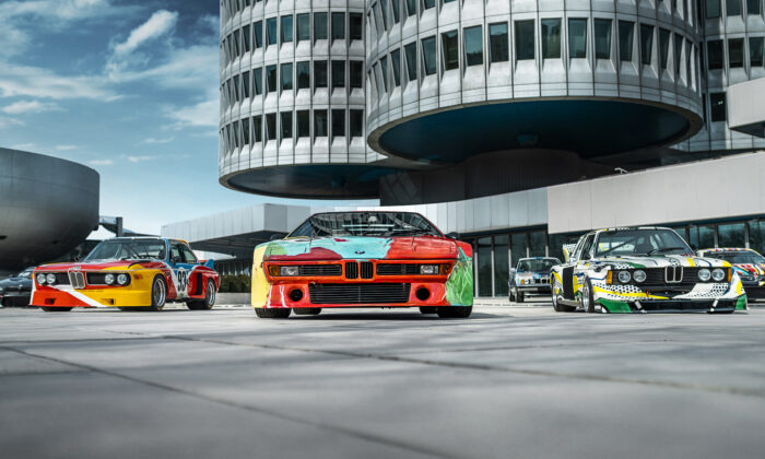 BMW Art Car slaví 50 let a automobilka se s vozy vydává se na turné po celém světě
