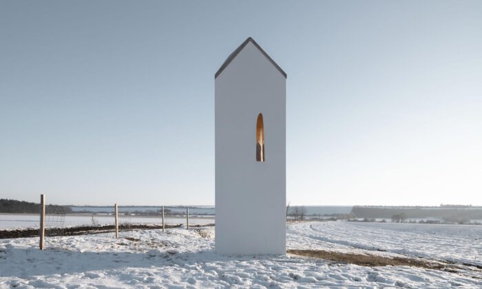 Před 60 lety zbořená kaple Panny Marie Na Pískách byla oživena minimalistickou novostavbou