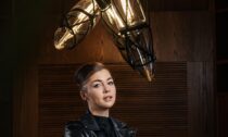 Kateřina Handlová a ukázka exponátů z výstavy Záznam mizení