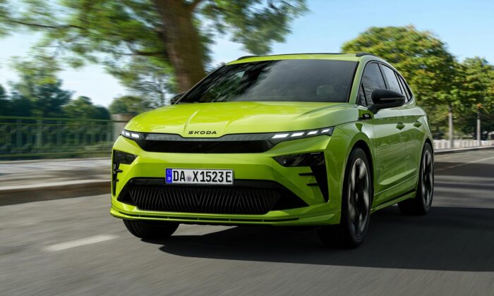 Škoda Enyaq RS dostal modernizovaný sportovní design exteriéru i interiéru a mnohem lepší zrychlení