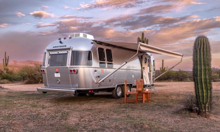 Airstream přichází s limitovanou edicí karavanu Frank Lloyd Wright v designu usonia
