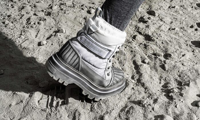 Caterpillar slaví 100 let třemi kolekcemi bot inspirovanými mostem i letem na Měsíc