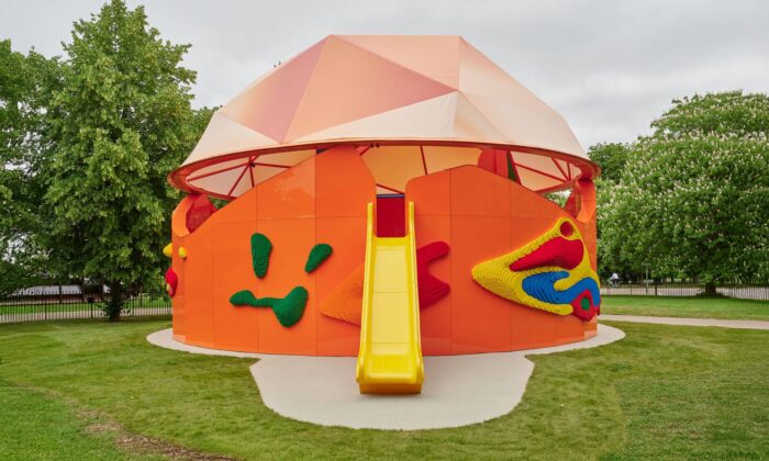 Peter Cook vytvořil z lego kostek Play Pavilion sloužící jako herna i posluchárna