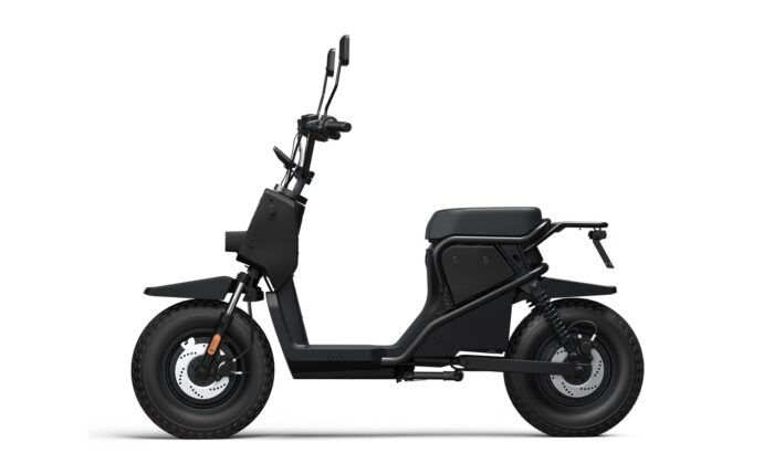 Teenage Engineering navrhli elektrický skútr Vässla EPA-1 s vyměnitelnými kryty a volitelnými doplňky
