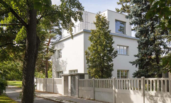 Prvorepubliková vila v Zahradním Městě prošla důstojnou rekonstrukcí pro současné bydlení