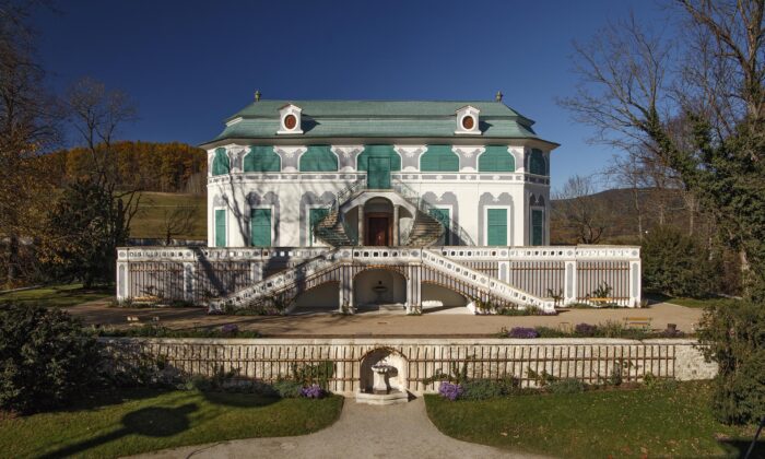 Letohrádek Bellarie v zahradě zámku Český Krumlov byl po náročné obnově navrácen do původní krásy