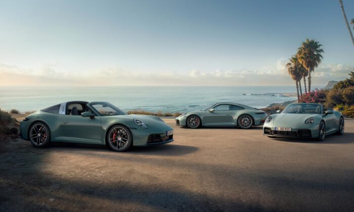 Porsche inovovalo sporťák 911 a představuje Carrera 4S jako kupé a kabriolet i speciální Targu 4S