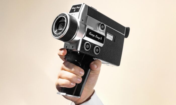 Camp Snap CS-8 je digitální filmová kamera s retro designem a původními ovládacími prvky