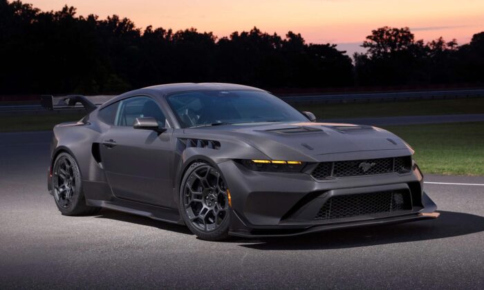 Ford oblékl celý Mustang GTD do uhlíkových vláken a představil speciální edici Liquid Carbon