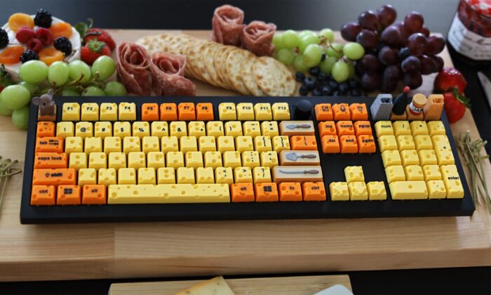 Mechanical Cheese Board je klávesnice s klávesami v designu kostiček děrovaného sýra