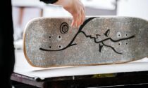 Skateboard ze stíracích losů reBoard